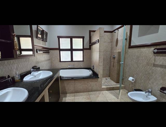 5 BEDROOM HOUSE FOR SALE IN ZIMBALI ESTATE